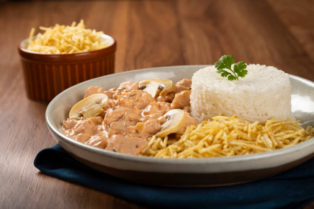 Strogonoff de Frango Cremoso: clássico, rápido e delicioso