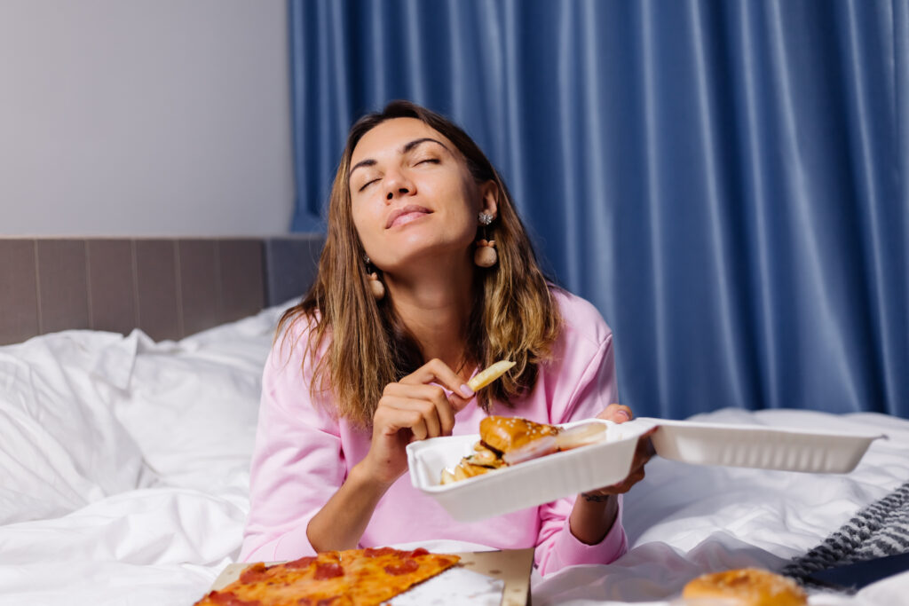 Comer muito ou mal antes de dormir
